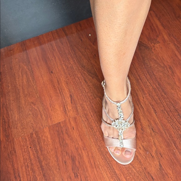 Badgley Mischka Faye Ankle Strap Sandal (Women) - sz 5 - Picture 4 of 6